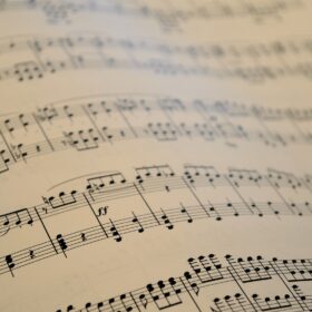 神戸市　ピアノ講師募集